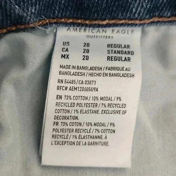 American Eagle Women's *NWOT Mom Distressed Blue Denim Jeans Size 20 - Picture 9 of 12